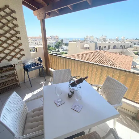 Byzantium Gardens - The Honey Pot - 1 Bed Penthouse Apartment *